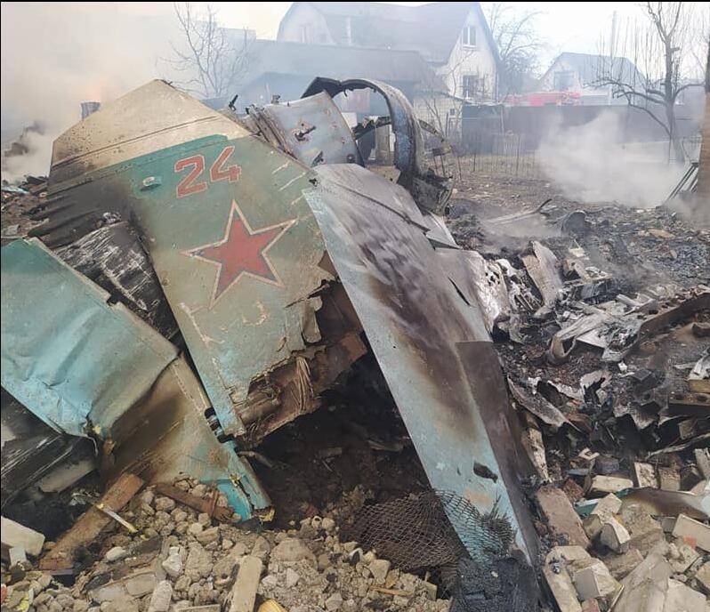 据称是在切尔尼科夫附近拍摄的苏-34残骸