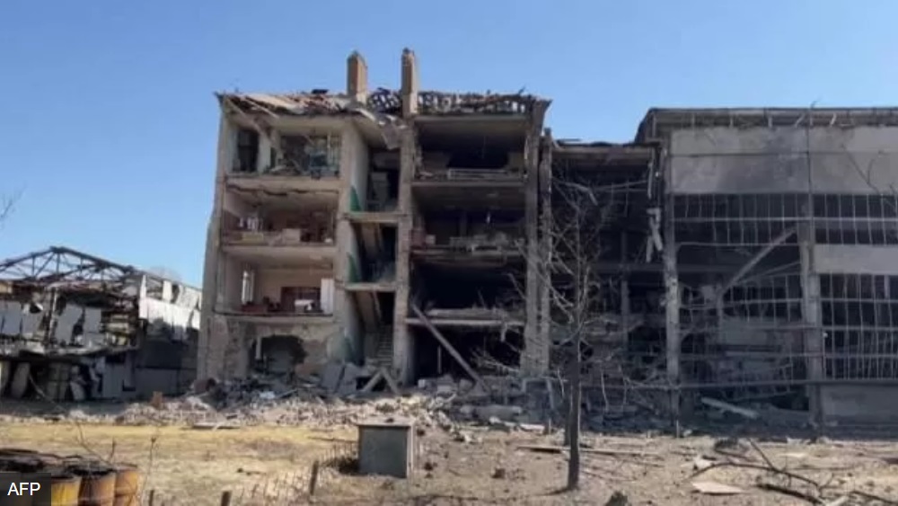 基辅郊外一个军工厂遭俄罗斯袭击，爆炸留下一片废墟