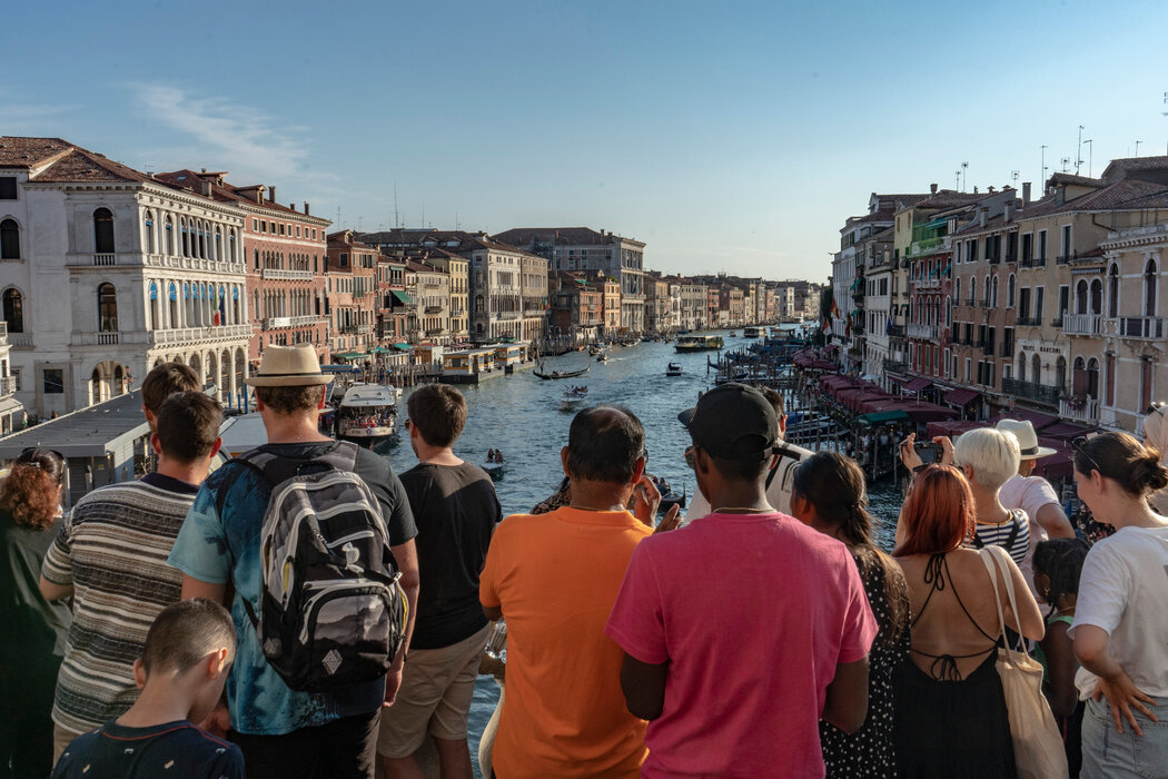 从2023年1月16日起，计划去威尼斯一日游的游客必须提前登记并支付费用才能进入威尼斯 ...
