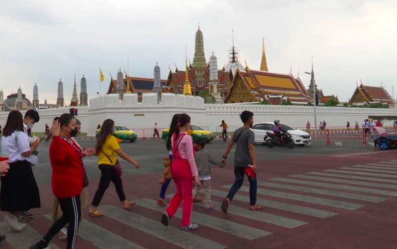疫情三年后，终于又有中国游客走向曼谷大皇宫
